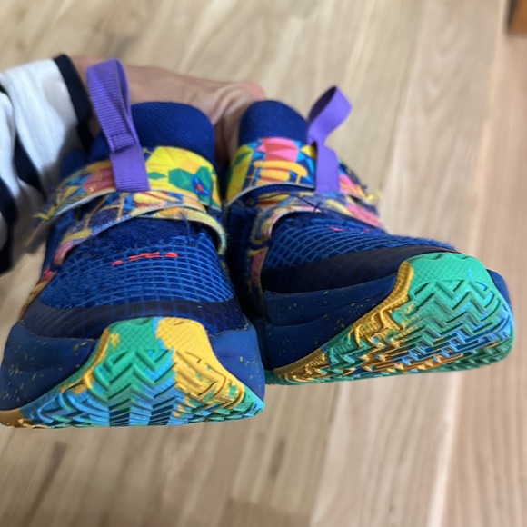 NIKE LEBRON WITNESS VII BASKETBALL SHOES little kids, barely worn - Picture 5 of 7